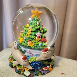 Musical Dolphin Snowglobe